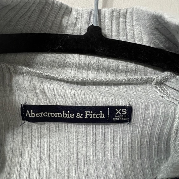 Abercrombie & Fitch soft knit grey half-zip sweater - Picture 4 of 4